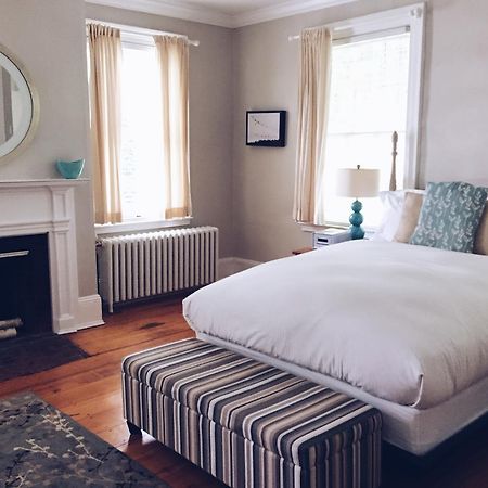 Snapdragon Inn Windsor Екстериор снимка