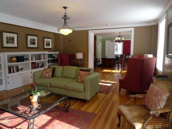 Snapdragon Inn Windsor Екстериор снимка