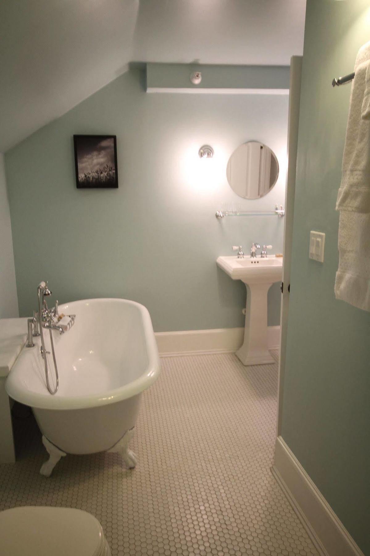 Snapdragon Inn Windsor Екстериор снимка